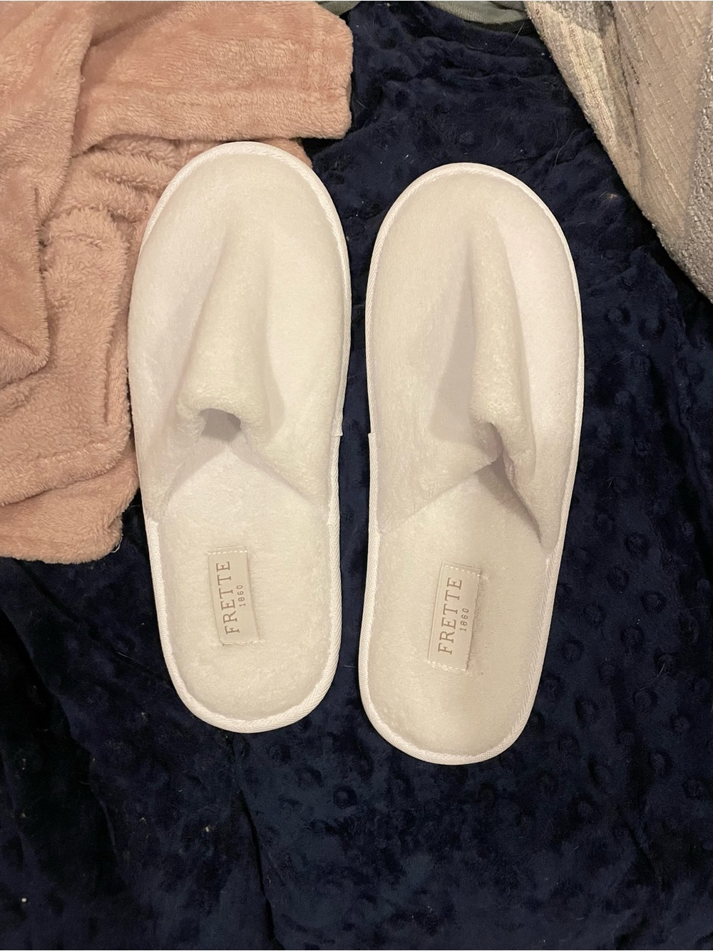 NWOT Frette White Plush Slippers